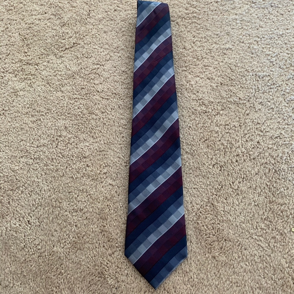 Men’s blue and violet striped tie
